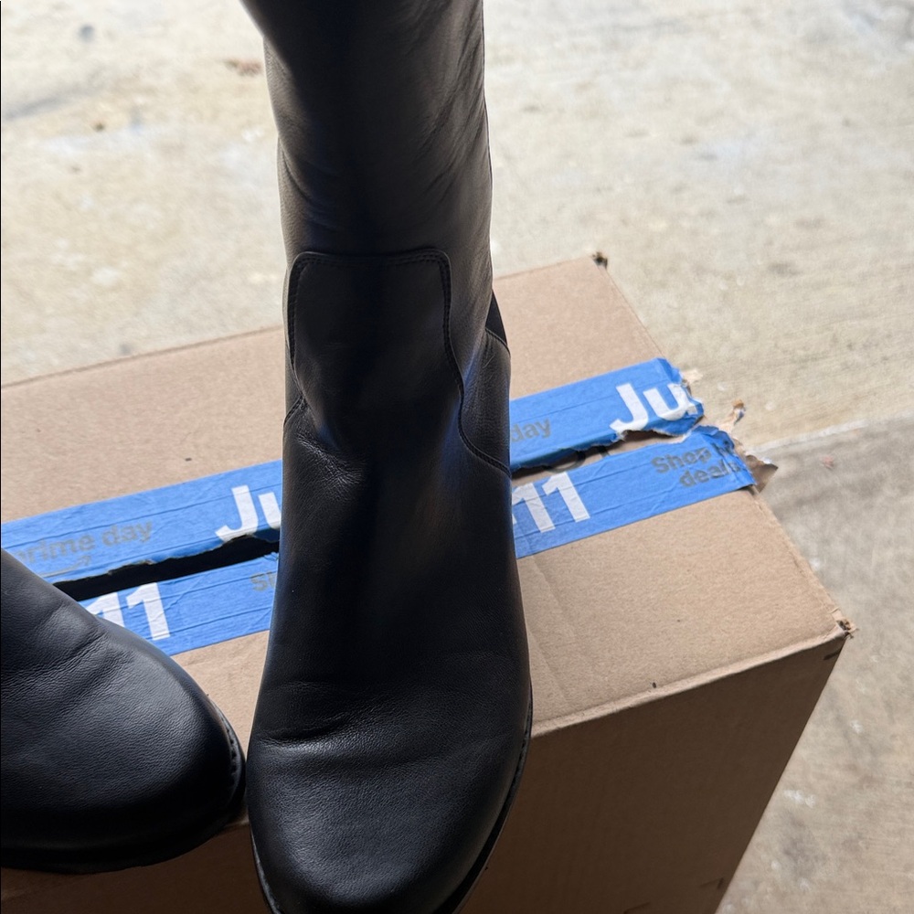 Stuart Weitzman Brown Leather Interior - image 6